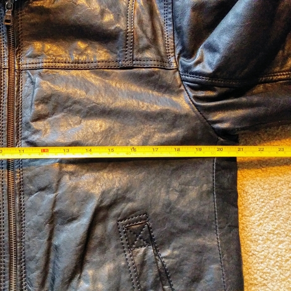 Danier Genuine Leather Jacket - Picture 6 of 9